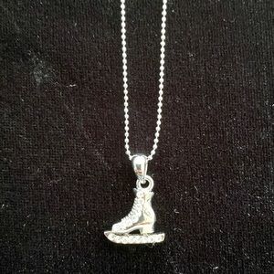 NWT Girls ⛸ Silver Necklace